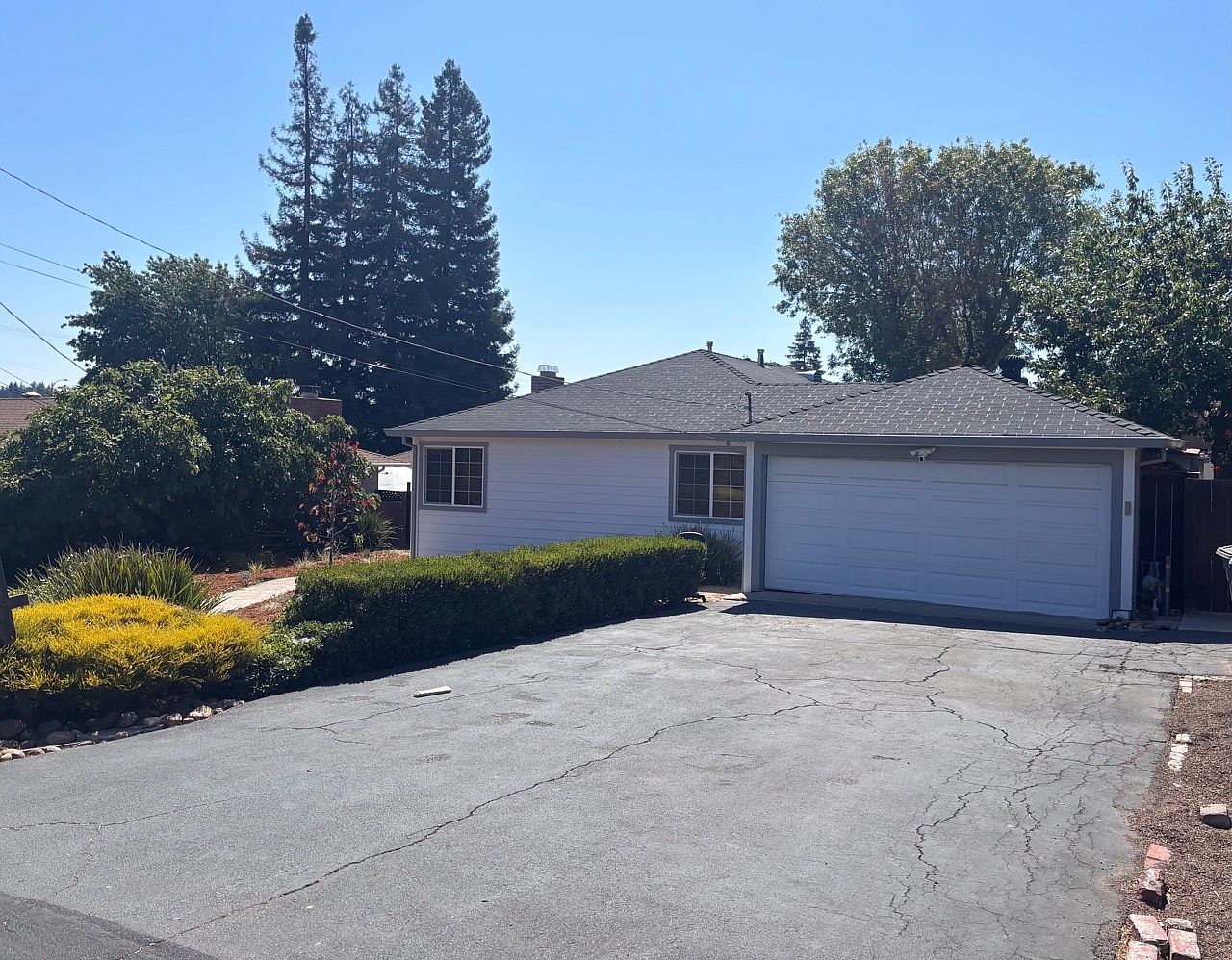 1637 Garnet Ln photo 2