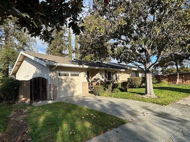 1641 6th St photo 2