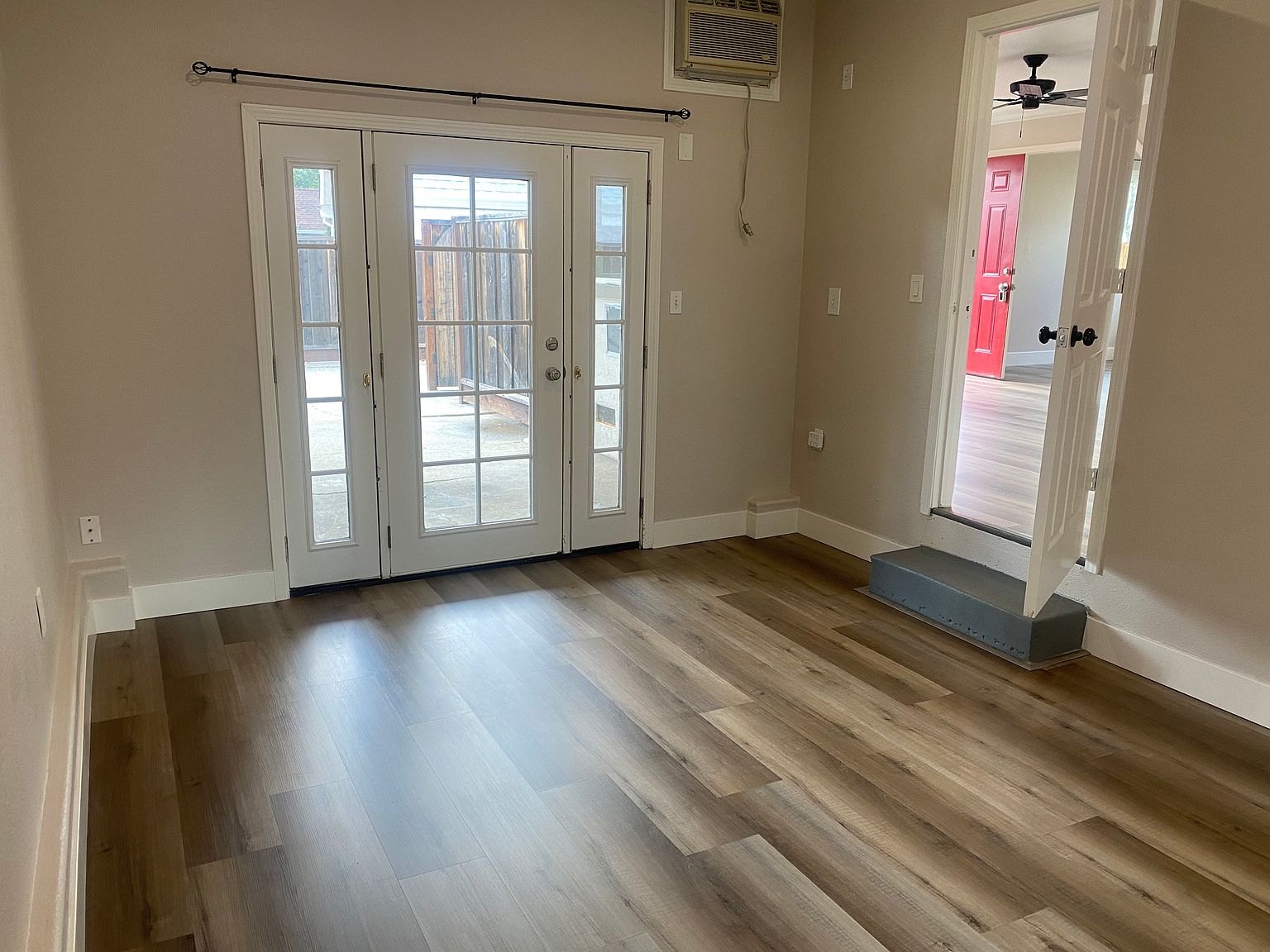2867 Sinclair Ave photo 4