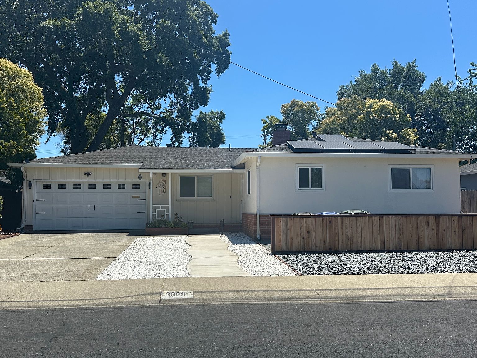 3908 Beechwood Dr photo 2