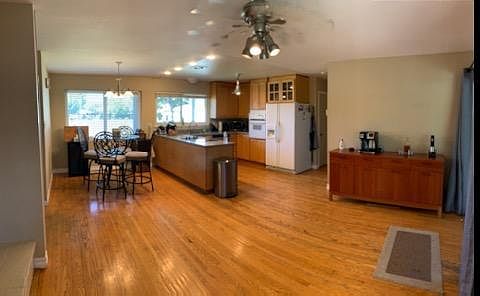 4050 Forestview Ave photo 3