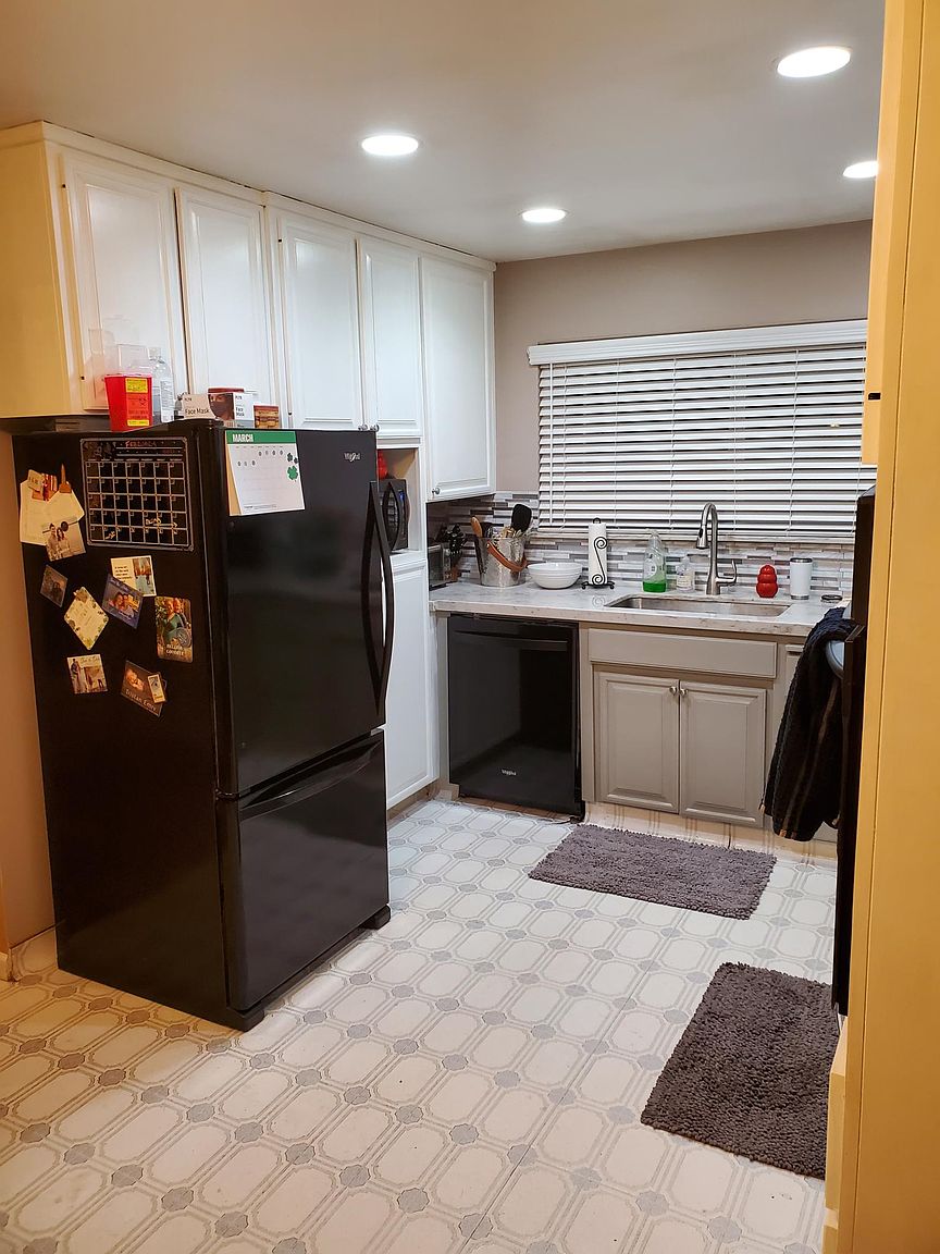 1579 Laverne Way photo 3