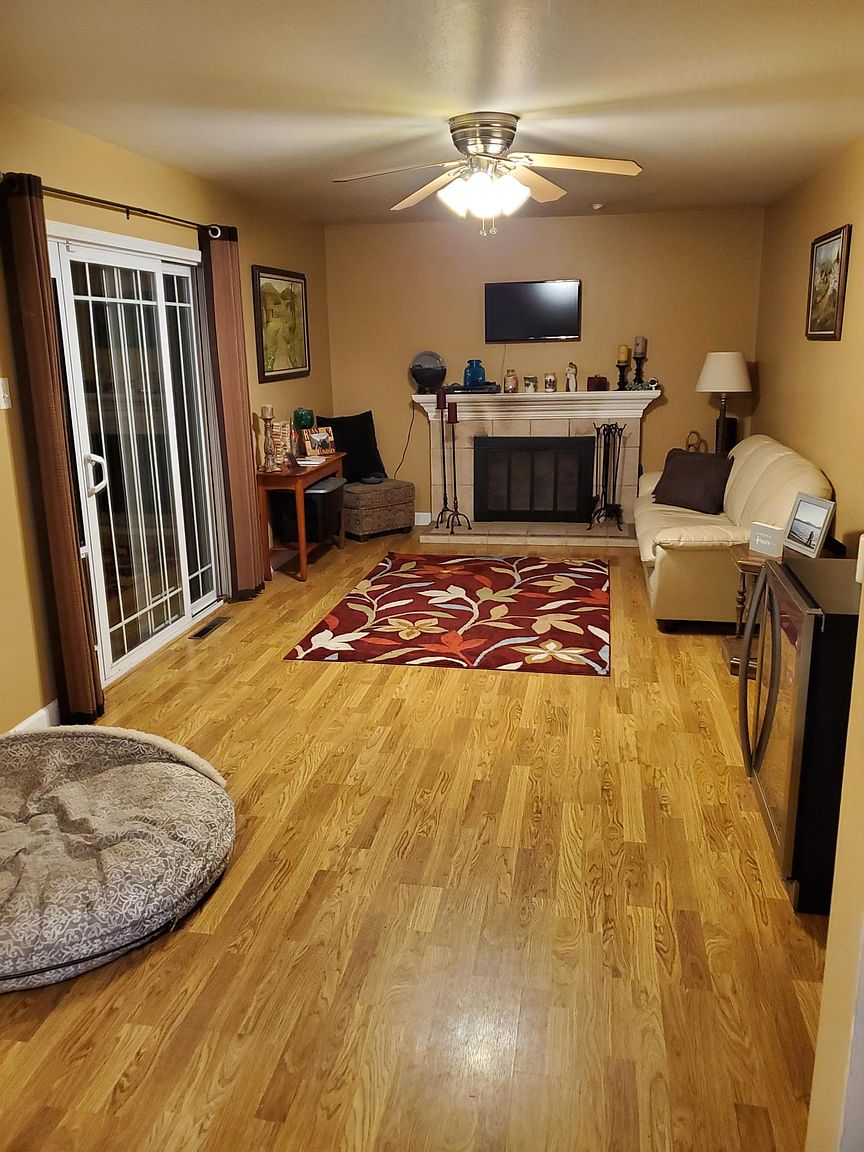 1579 Laverne Way photo 5