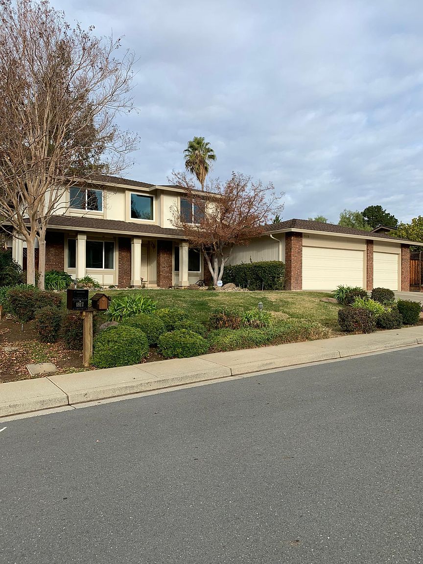 1819 Yolanda Circle photo 3