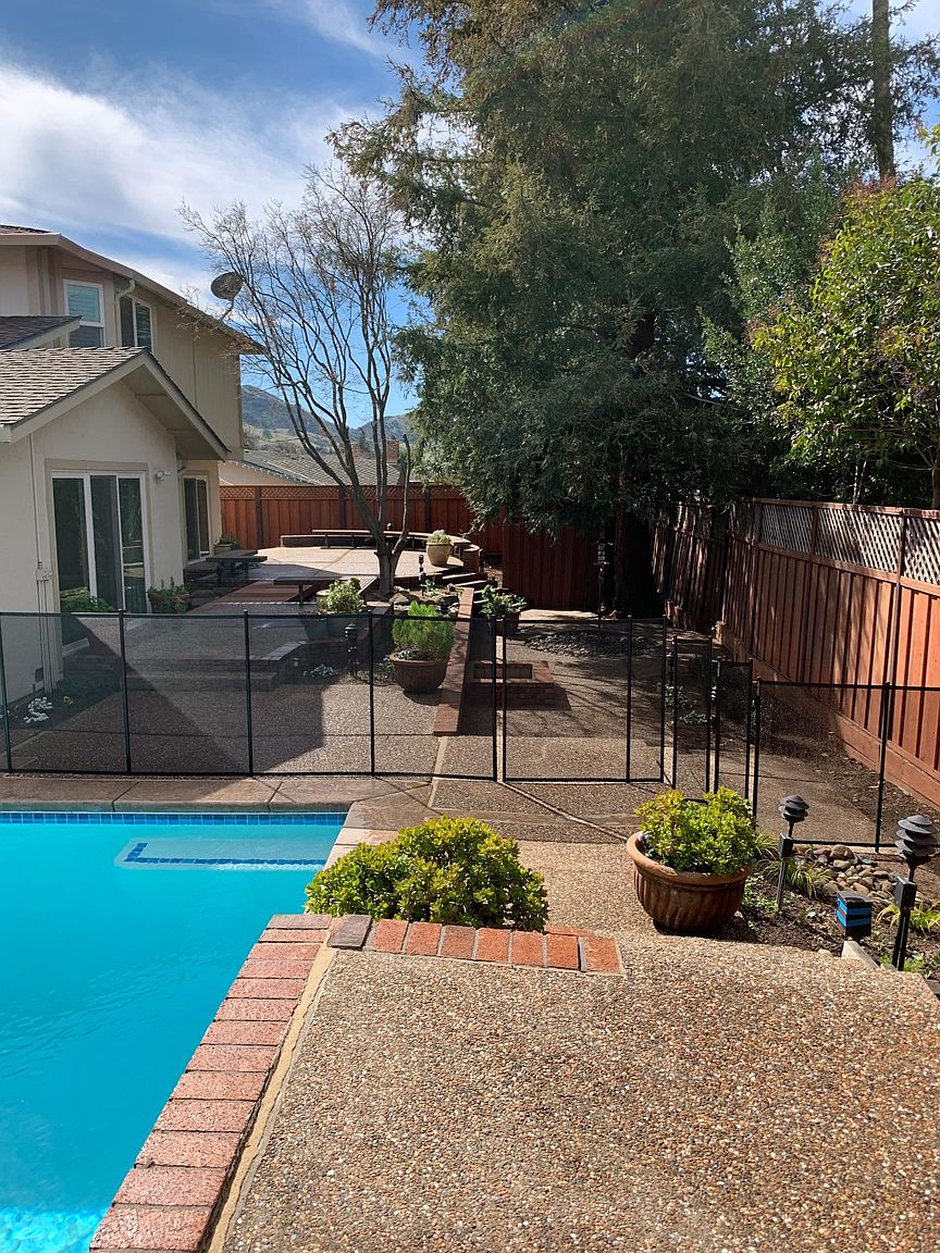 1819 Yolanda Circle photo 2