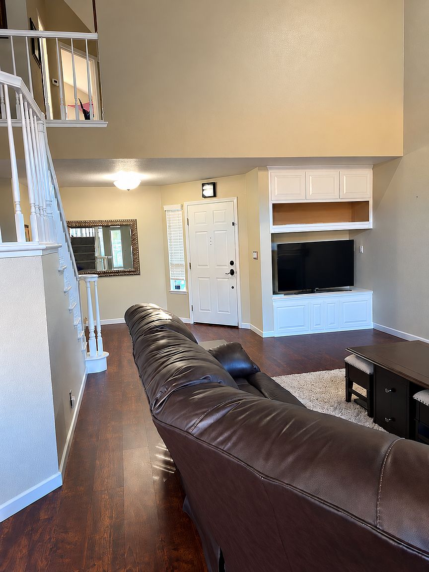 1834 Eagle Peak Ave photo 3