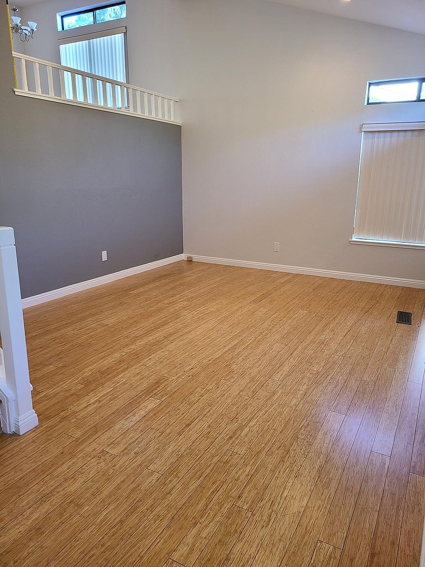 1167 Discovery Way photo 2