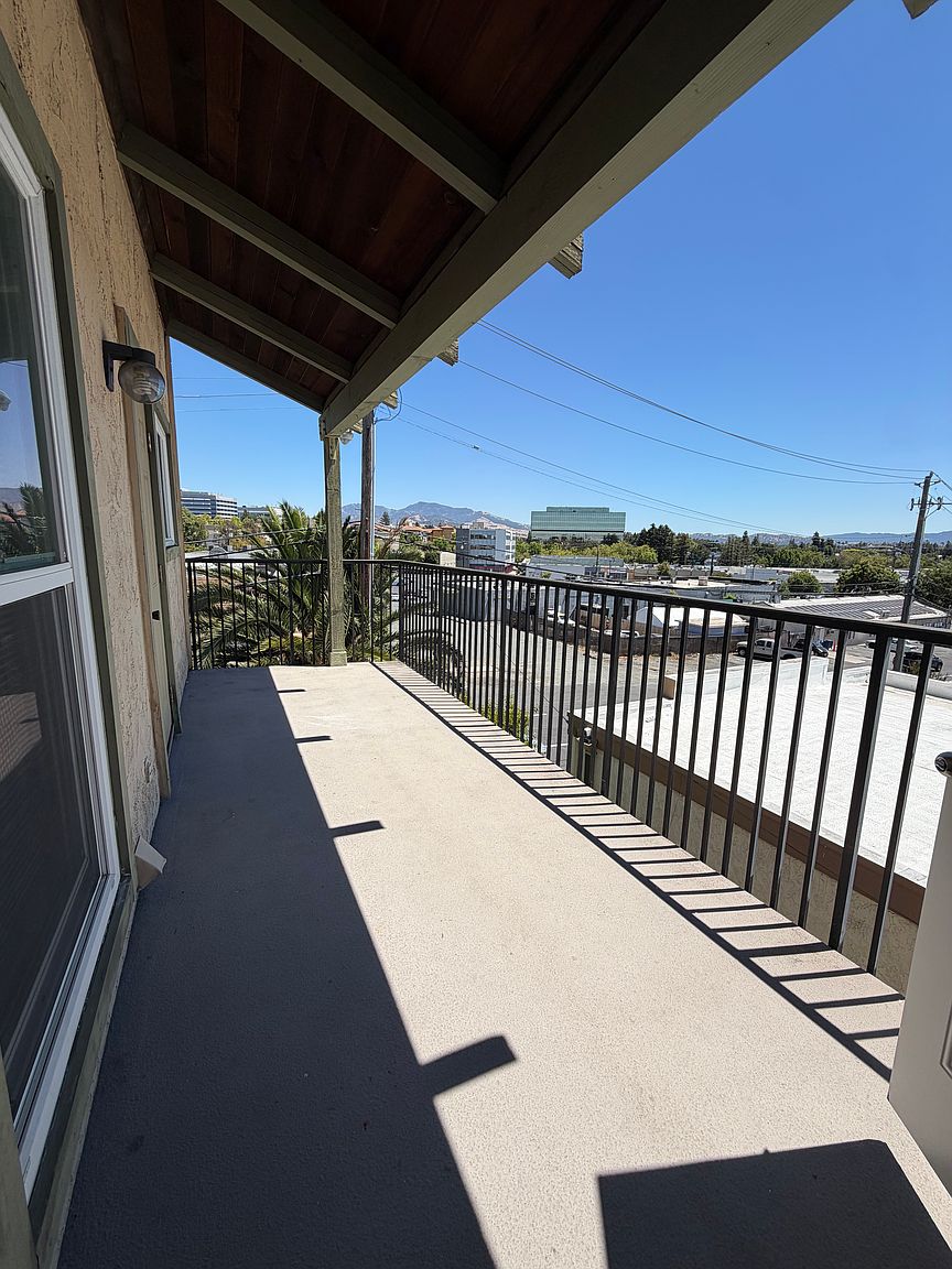 1851 Harrison St photo 5