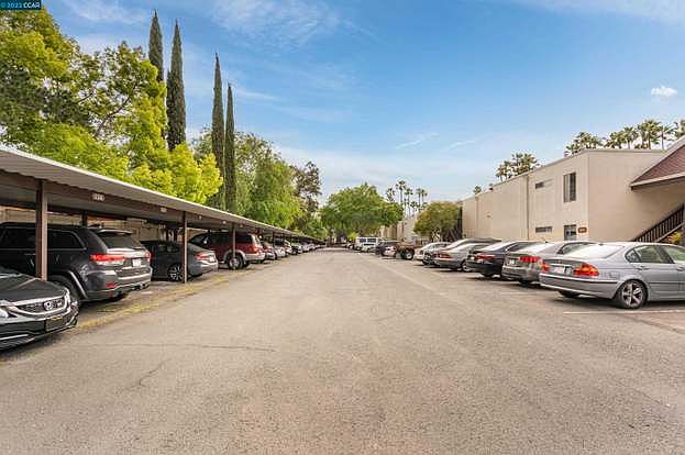 2800 Laguna Cir photo 2