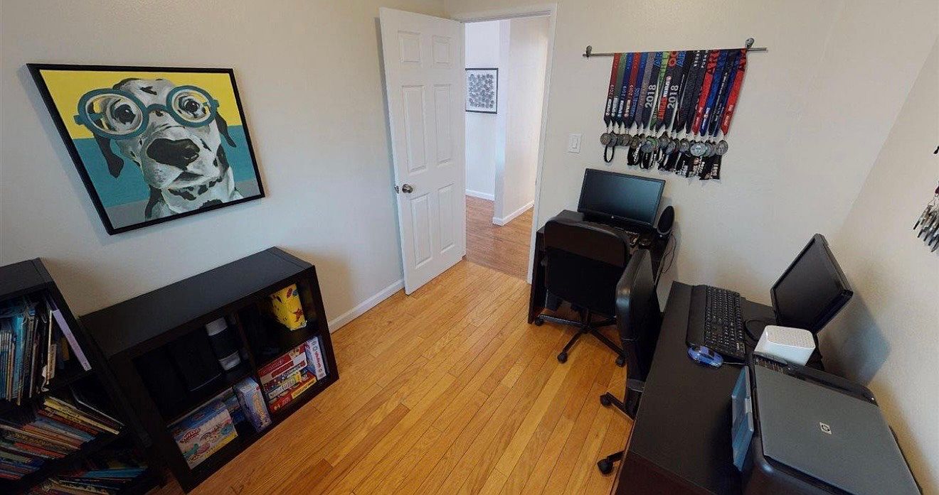 894 Santa Cruz Dr photo 2