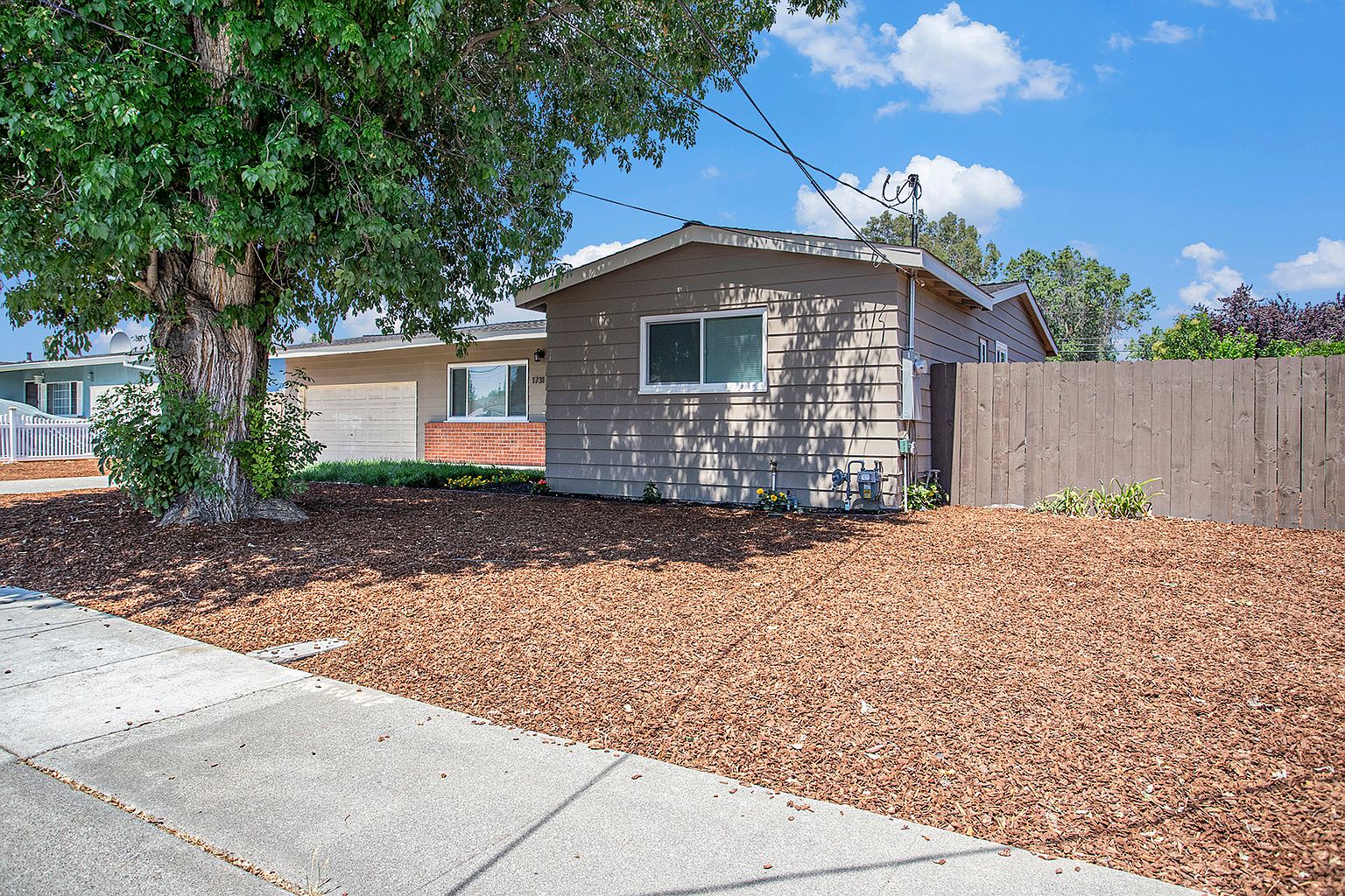 1731 Gelbke Ln photo 3