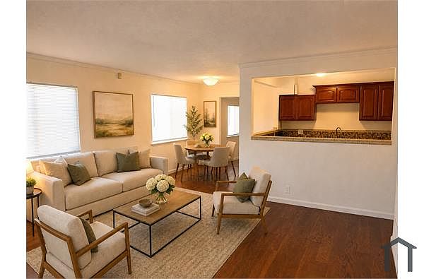 1970 Sunshine Dr photo 2