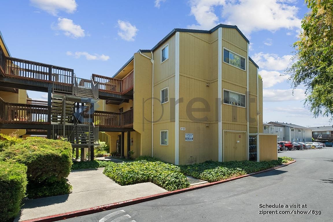 1060 Oak Grove Rd photo 2