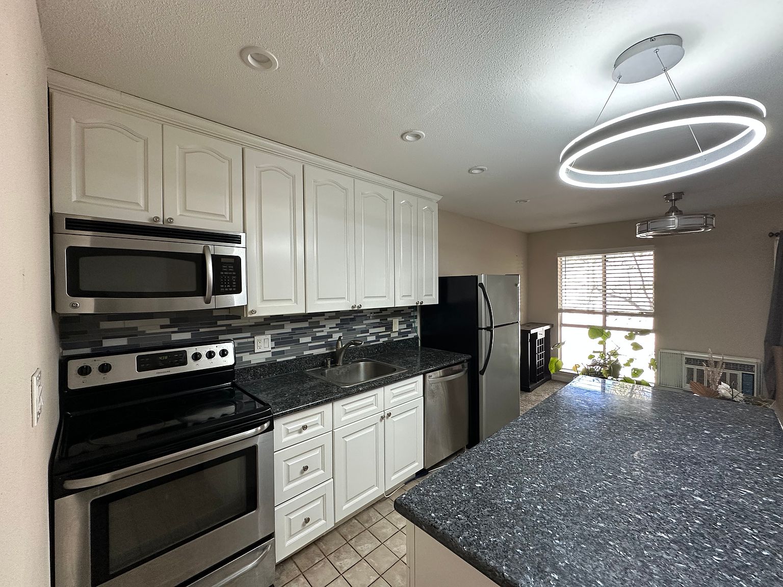1036 Oak Grove Rd photo 3