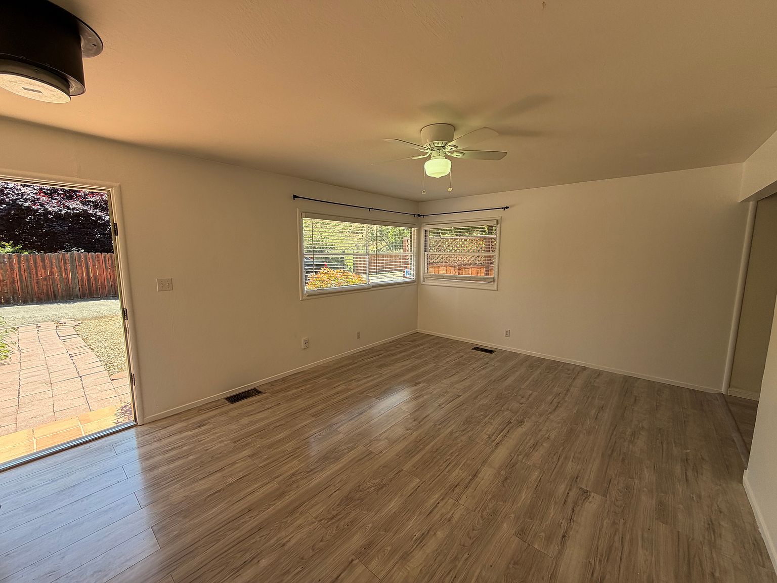 1454 Bel Air Dr photo 3