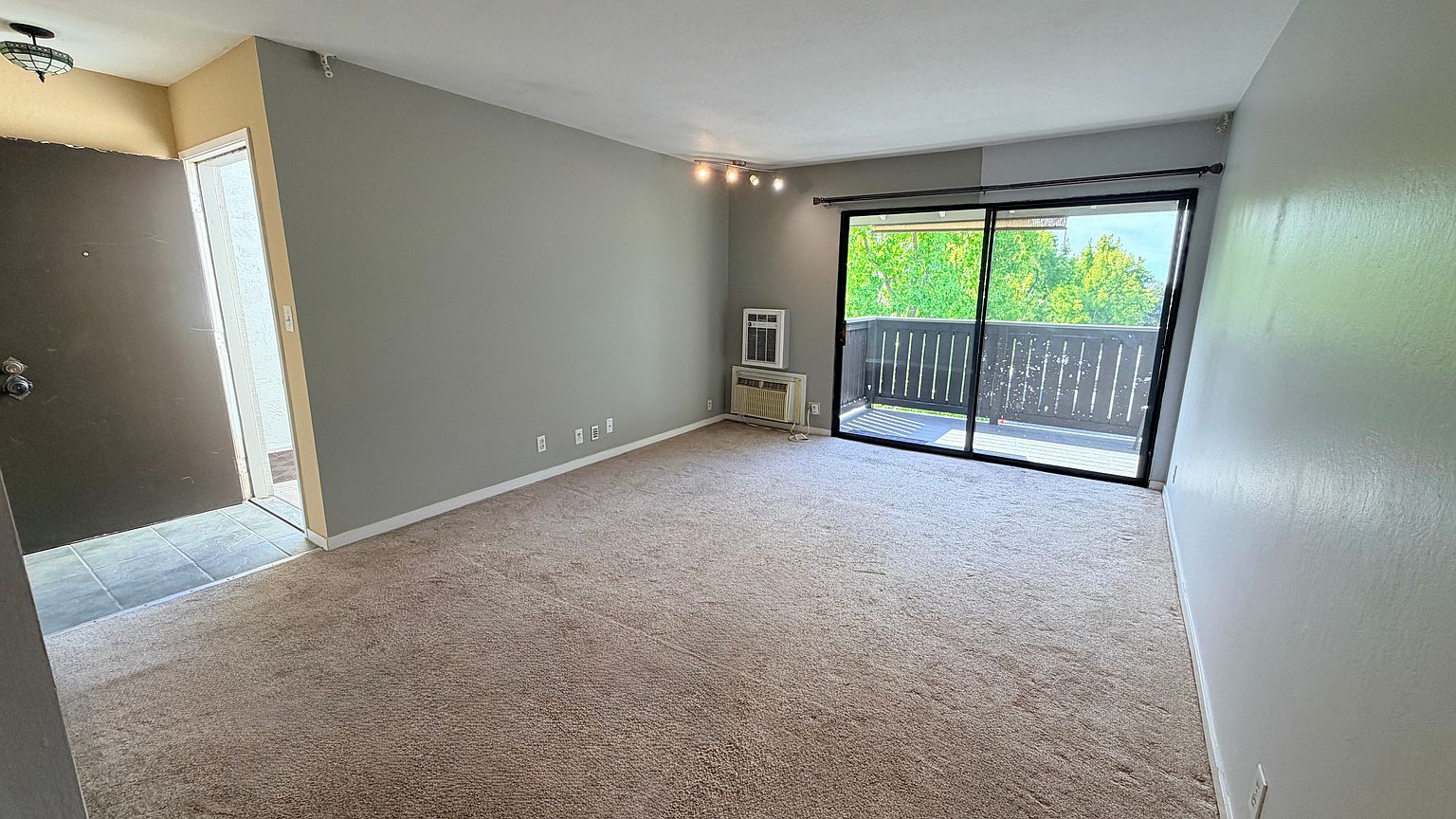 1481 Marchbanks Dr photo 4
