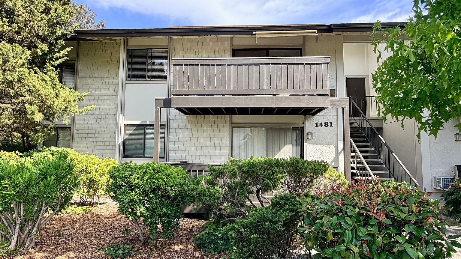 1481 Marchbanks Dr photo 2