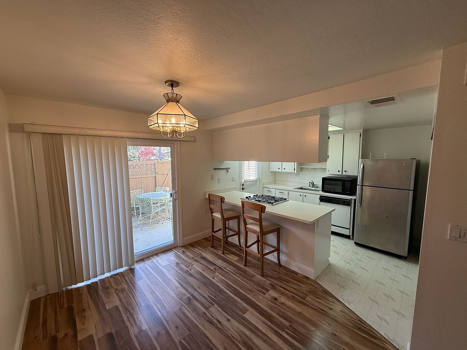 2BR/3BA Townhouse on Pomar Way · Walnut Creek photo 2
