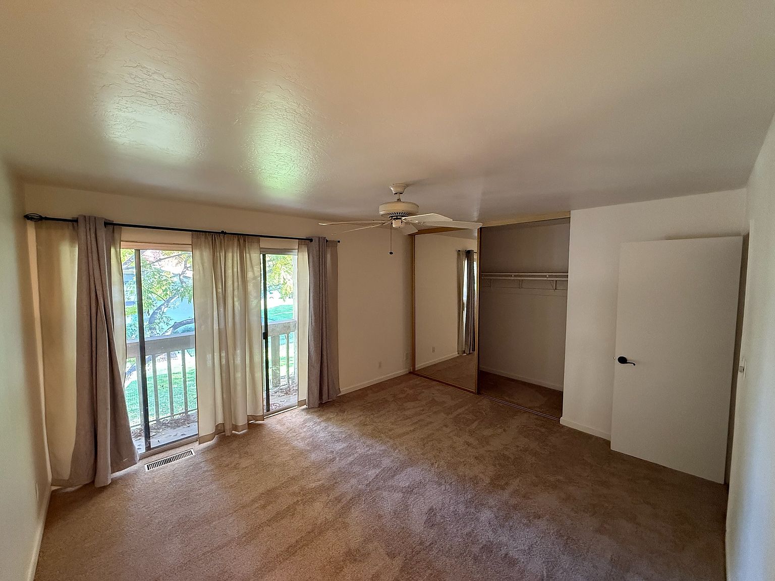 2BR/3BA Townhouse on Pomar Way · Walnut Creek photo 4