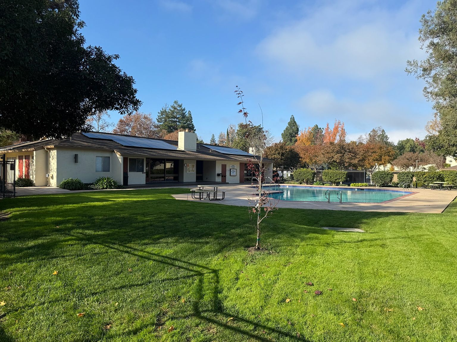 2BR/3BA Townhouse on Pomar Way · Walnut Creek photo 5