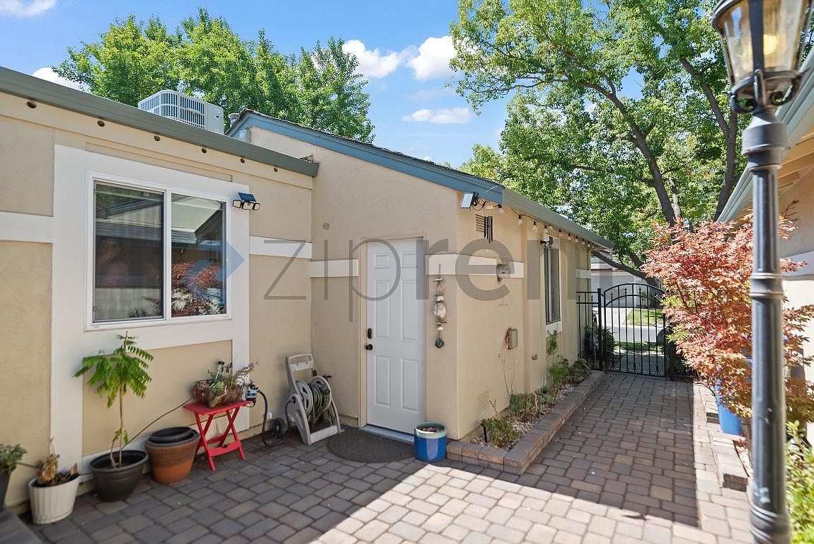 652 Saint Ives Ct photo 5