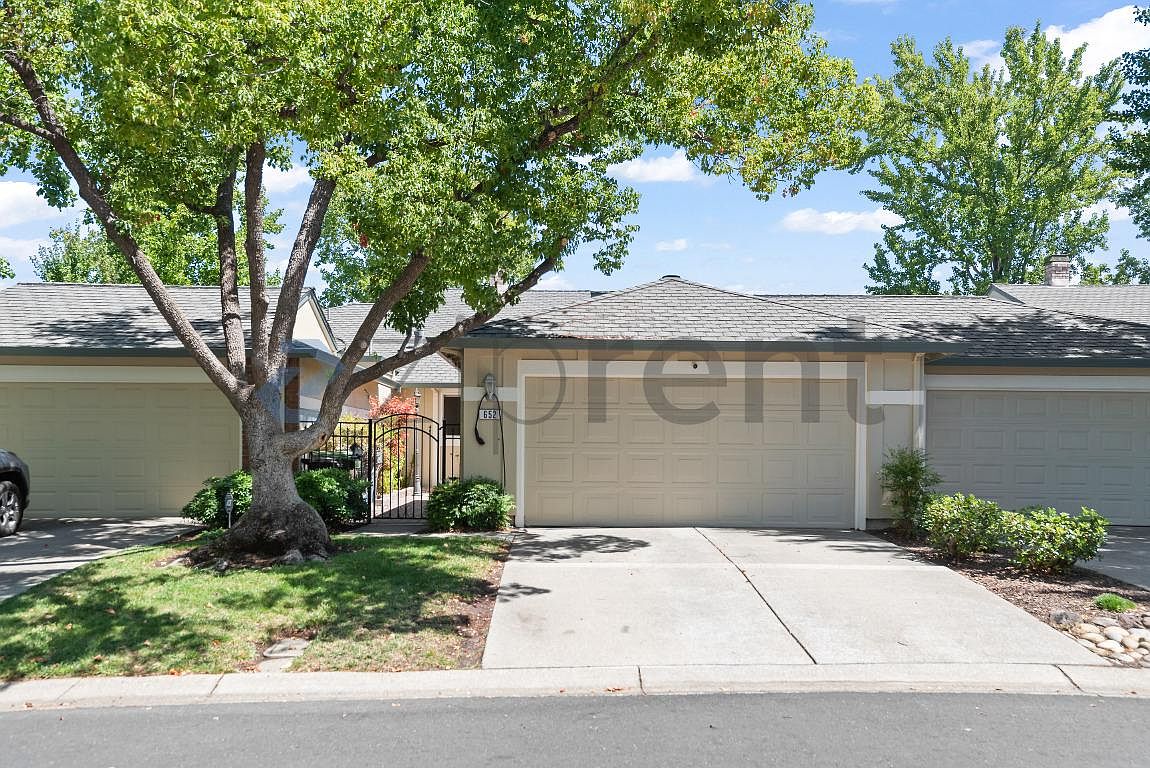 652 Saint Ives Ct