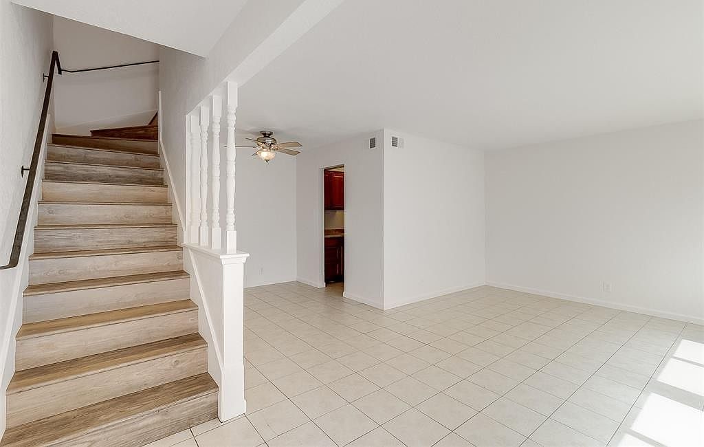 1064 Mohr Ln photo 5