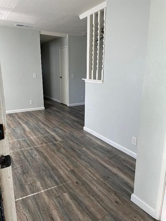 1039 Mohr Ln photo 3