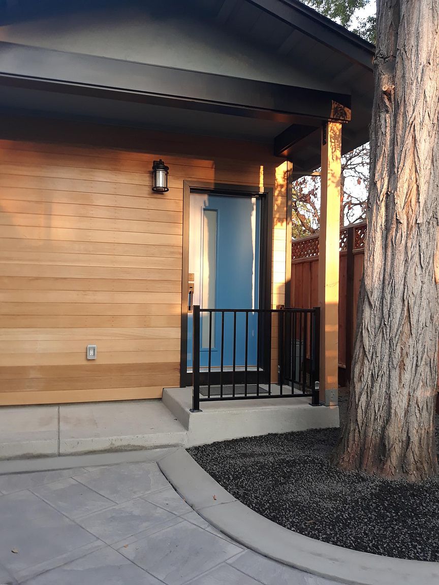 242 Elaine Dr photo 2