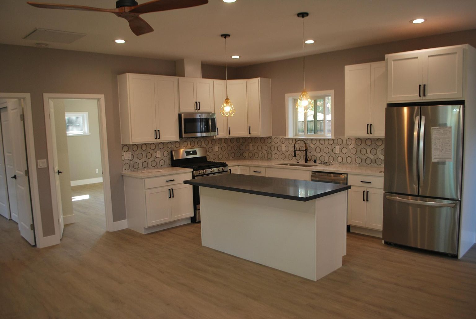 242 Elaine Dr photo 5