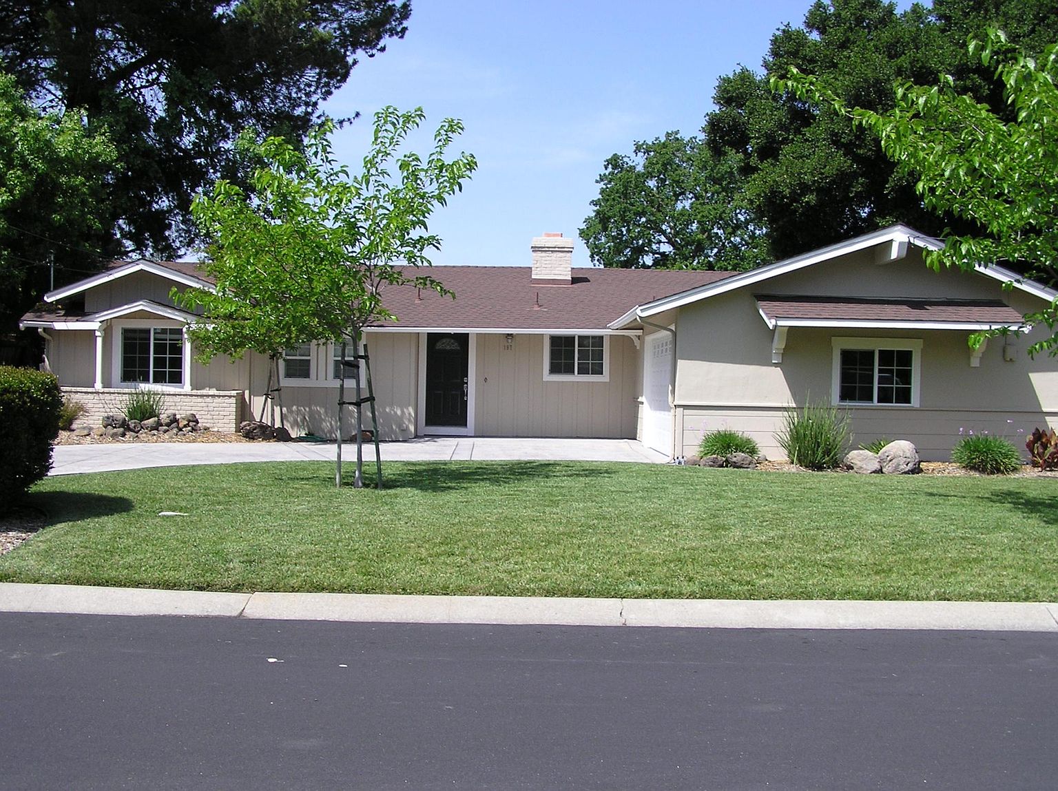 197 Greenwood Cir photo 2