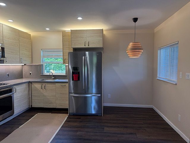 425 Roberta Ave photo 5