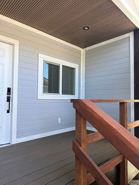 425 Roberta Ave photo 3