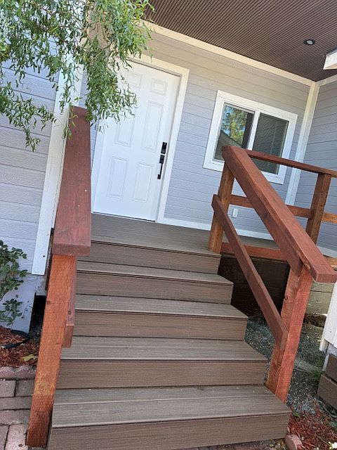 425 Roberta Ave photo 2