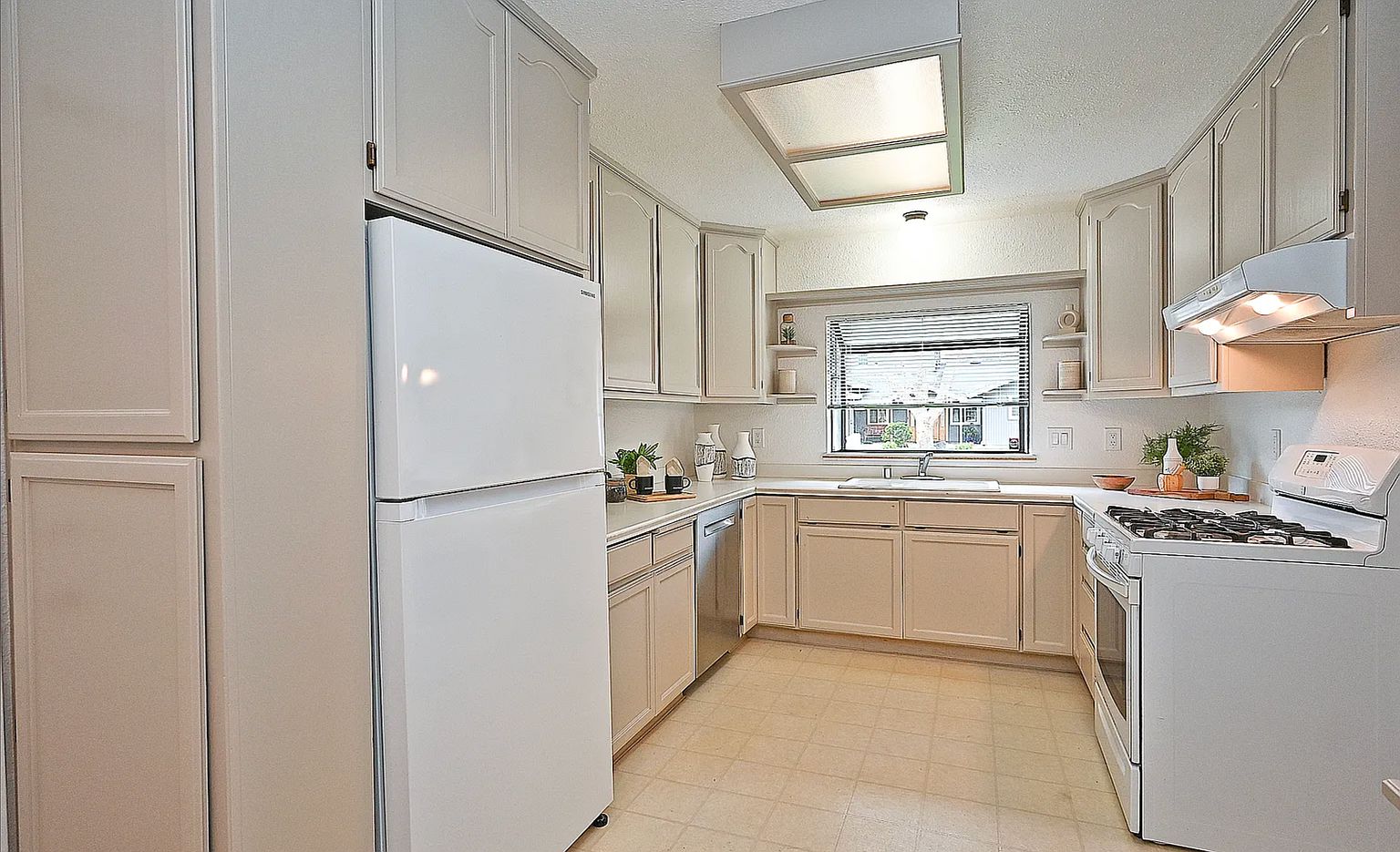 312 Gloria Dr photo 2
