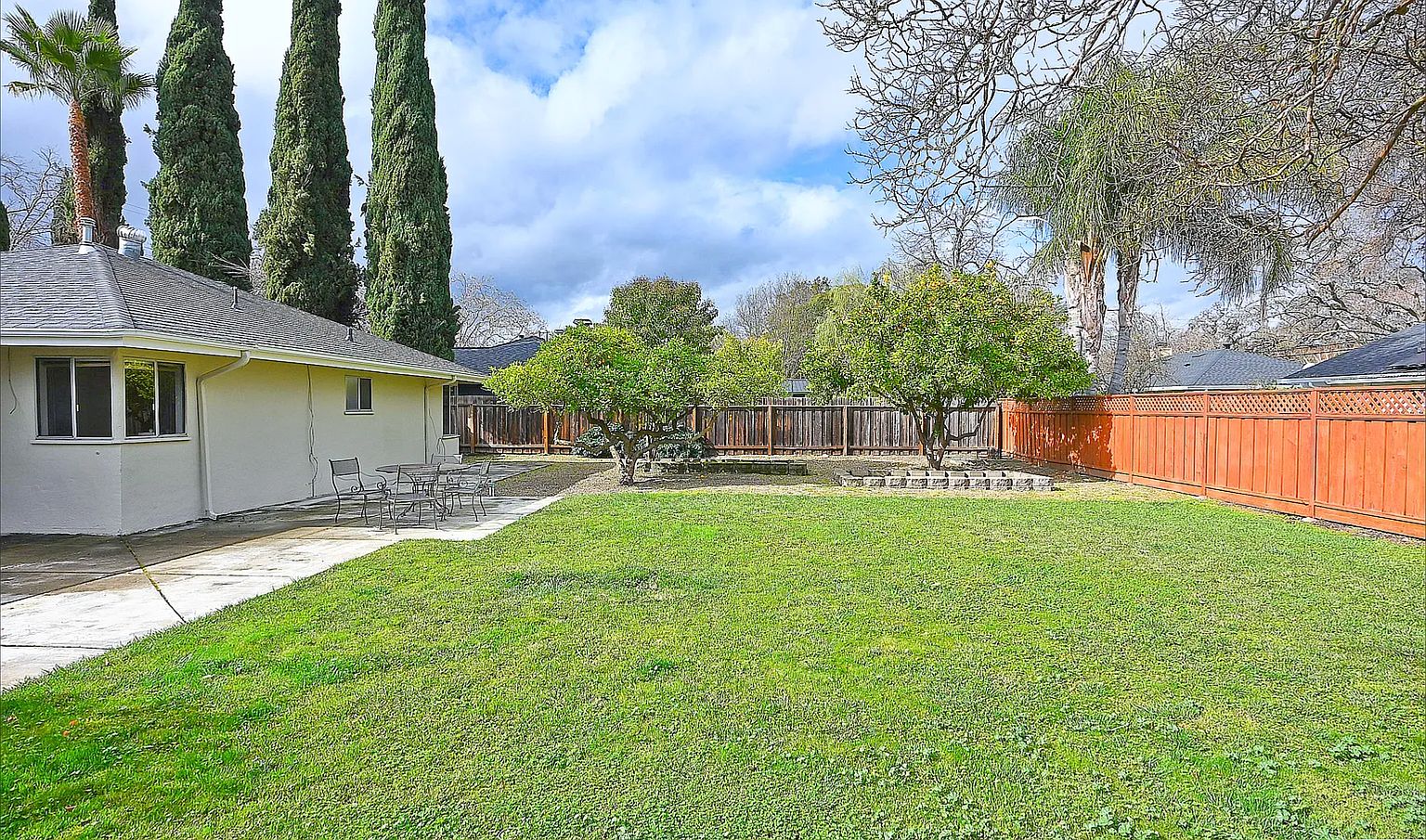 312 Gloria Dr photo 4