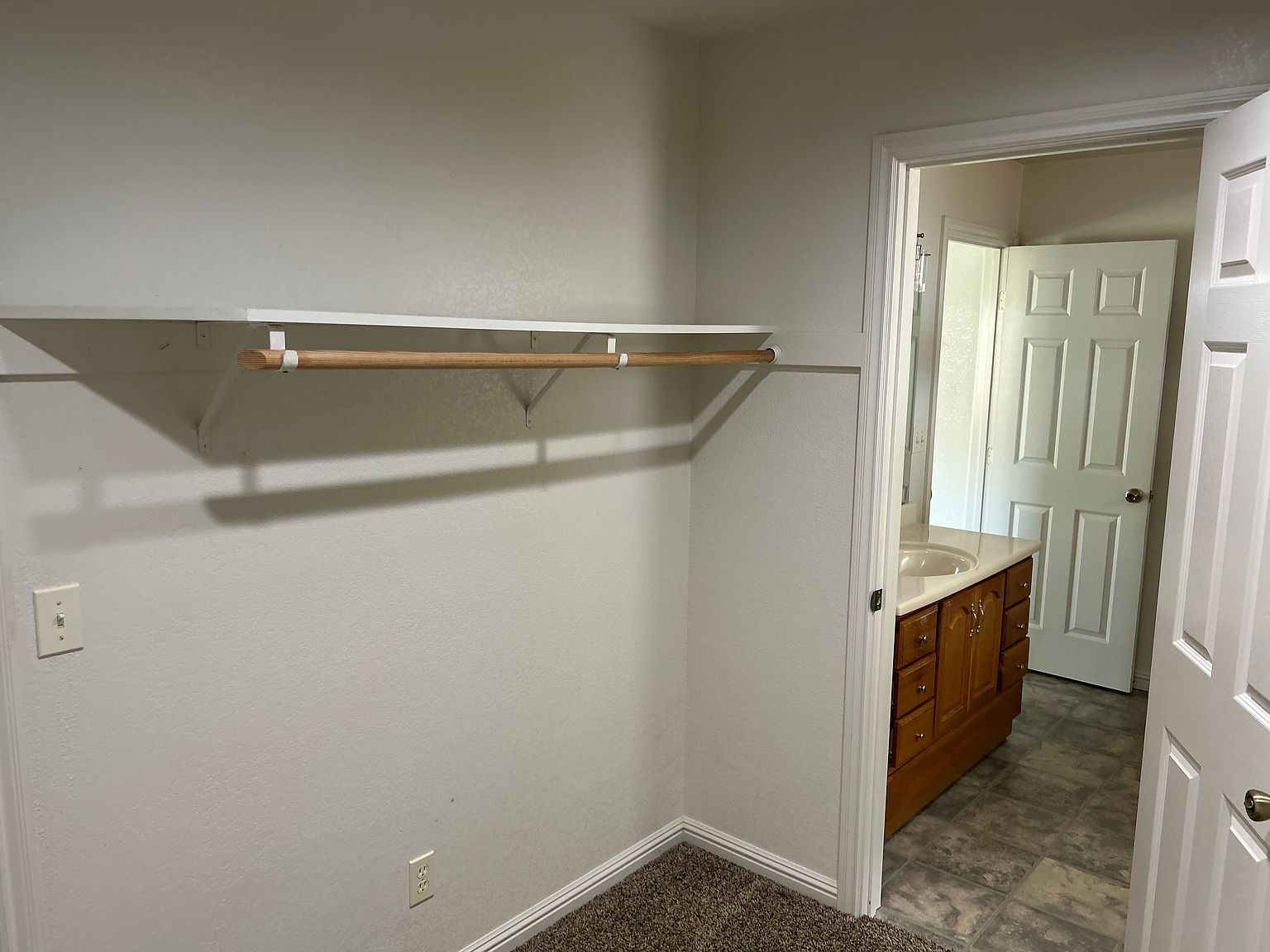 124 Maxine Dr photo 5