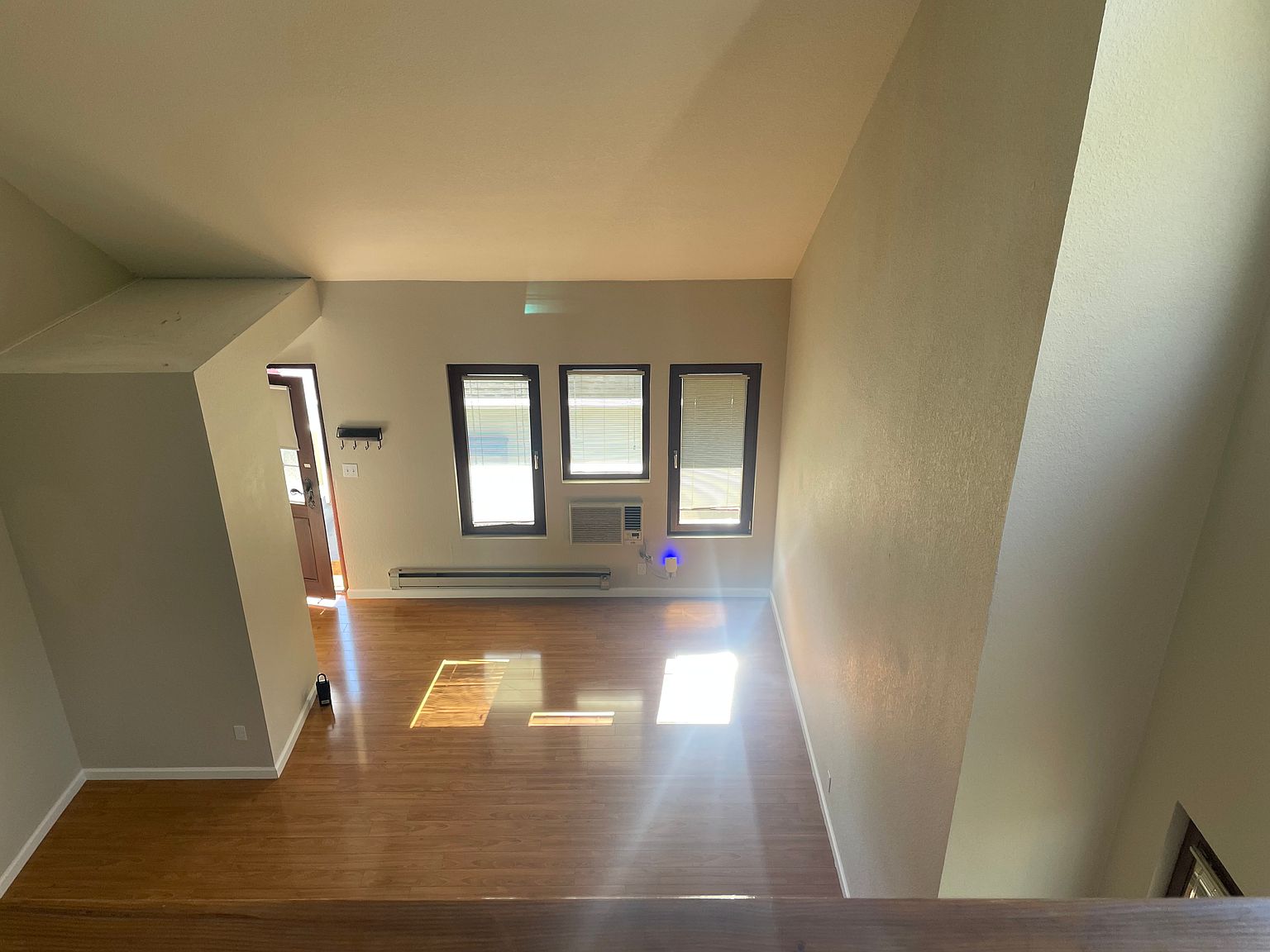 100 Suntree Ln photo 5