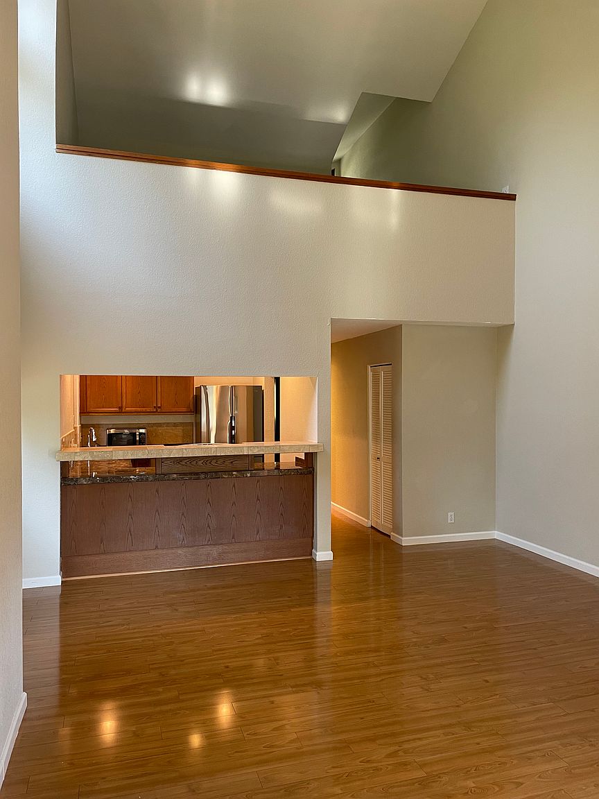 100 Suntree Ln photo 2