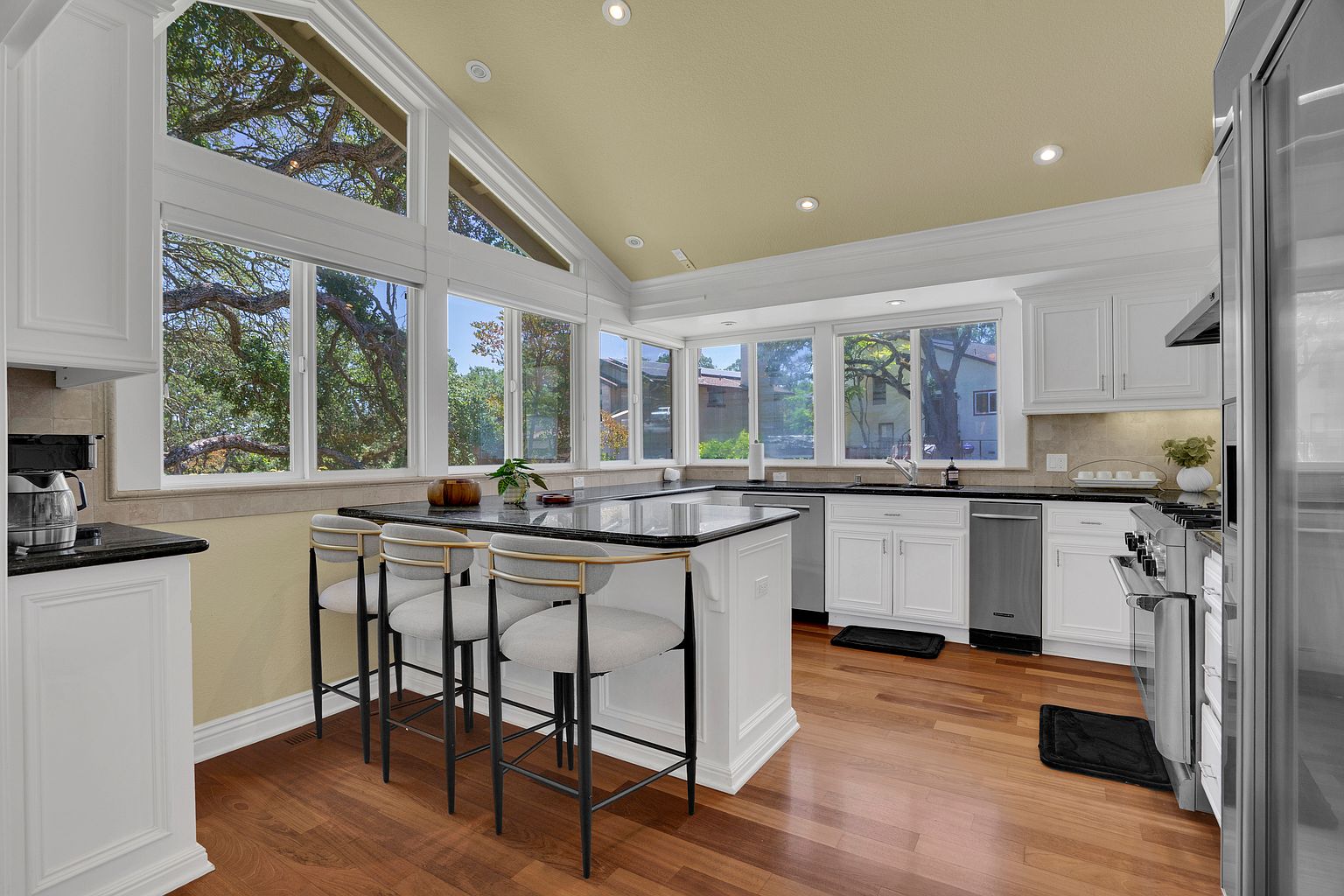 10 Saint Louis Ln photo 2