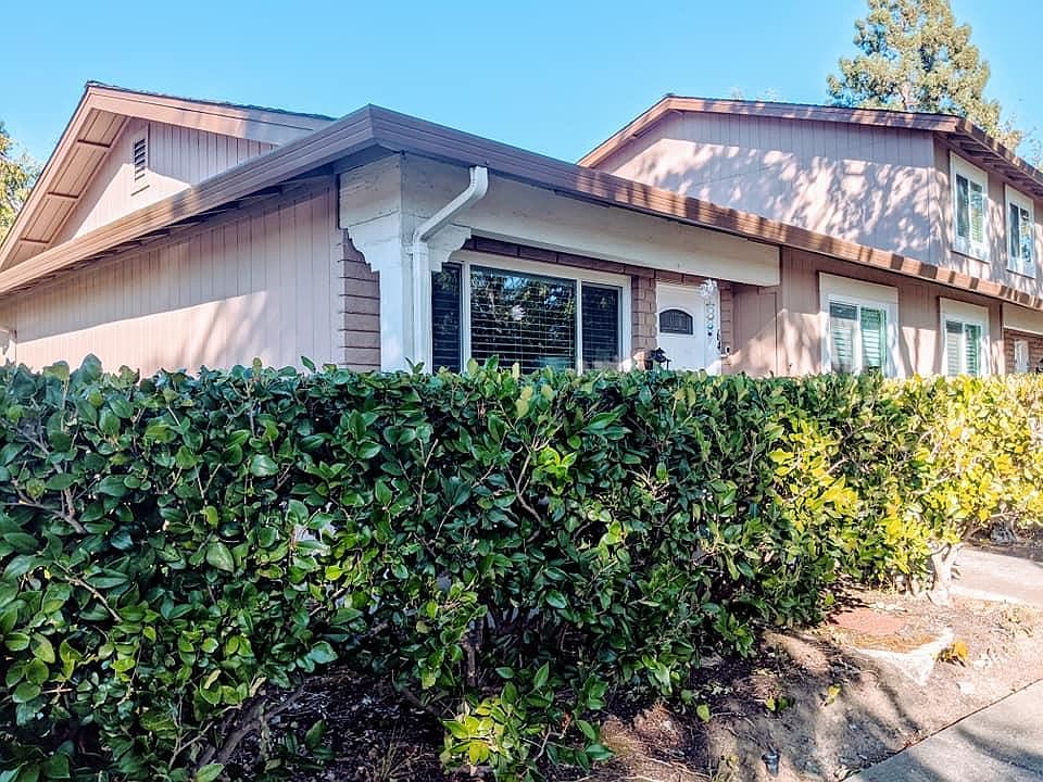 64 Fountainhead Ct photo 2