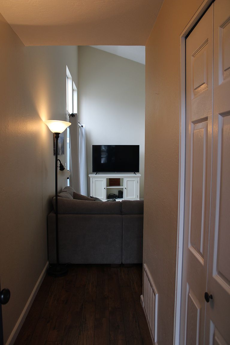 1216 Maywood Ln photo 2