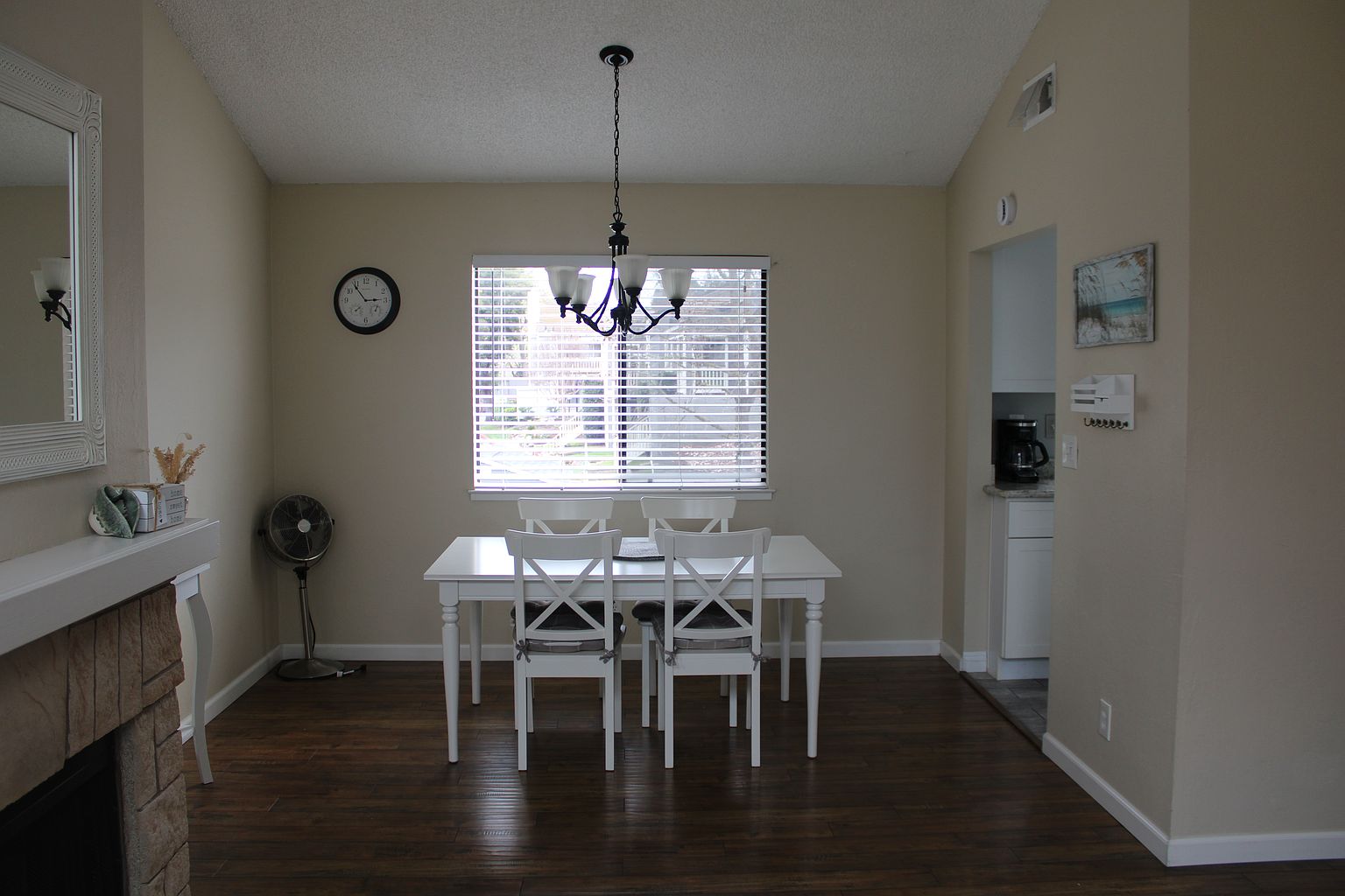 1216 Maywood Ln photo 4