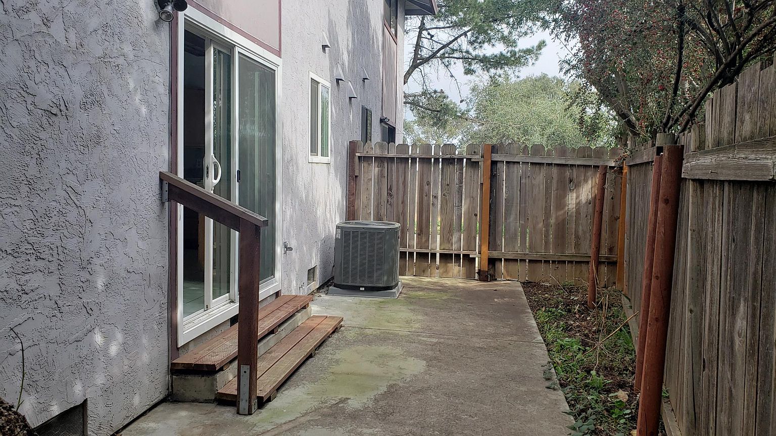 229 Arana Dr photo 3