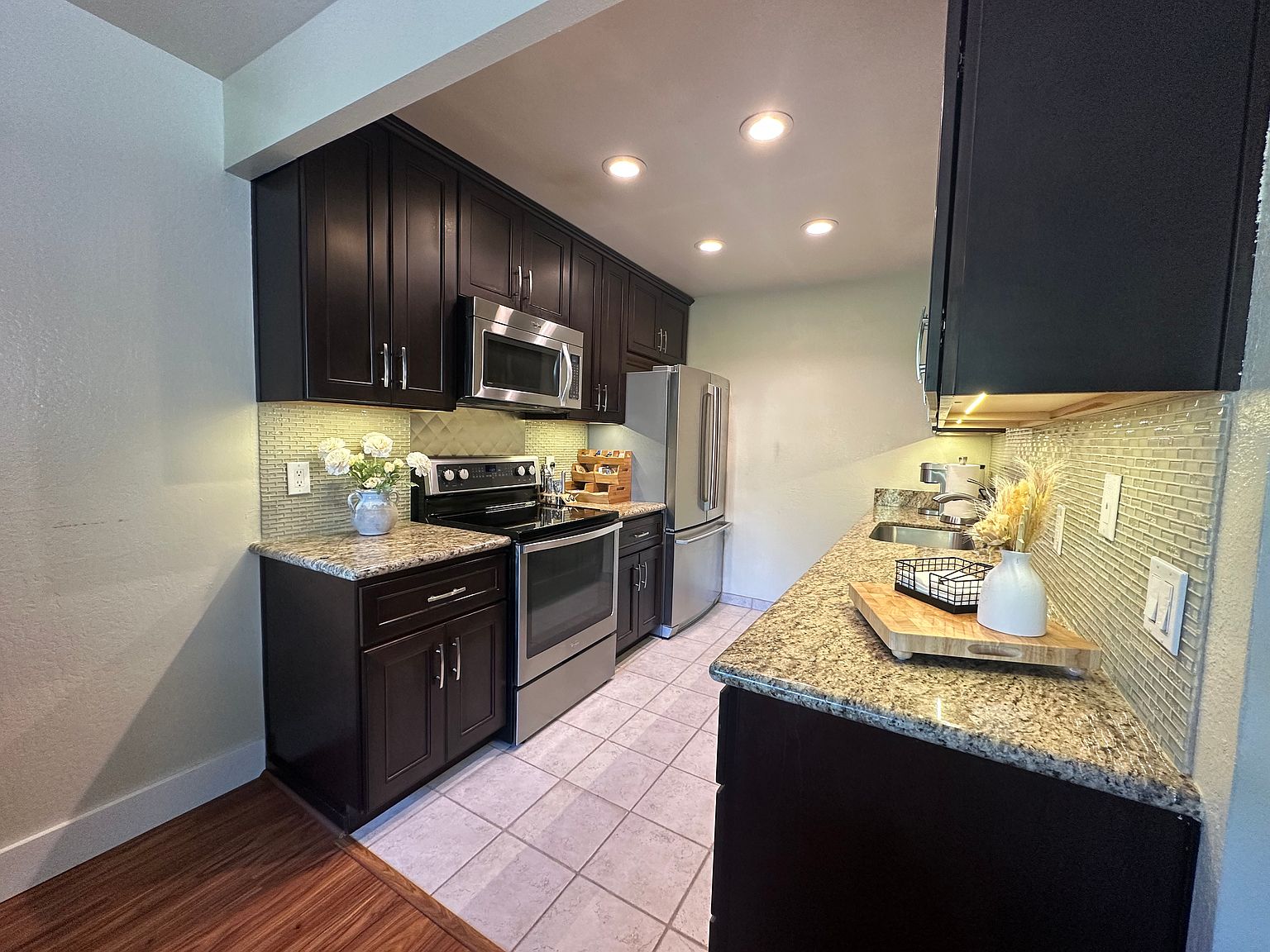 1375 Hull Ln photo 5