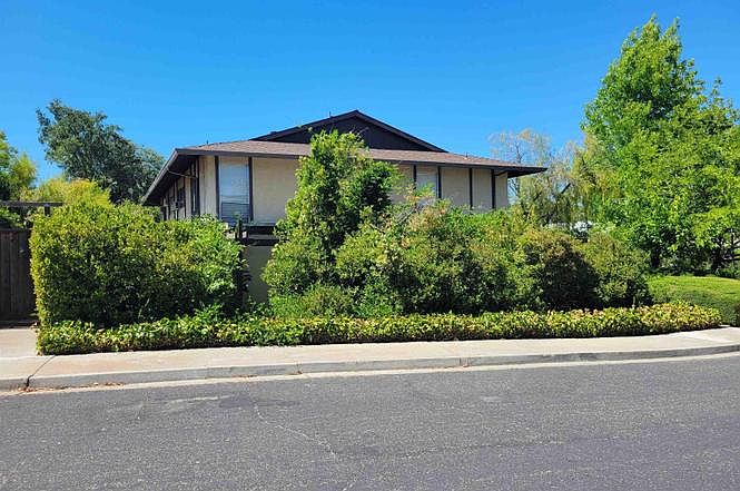 65 Donegal Way photo 2