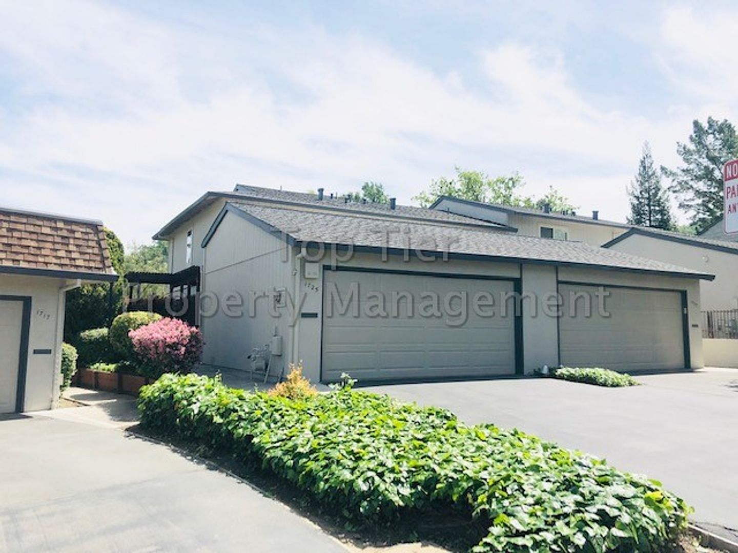 1725 Holland Cir photo 2
