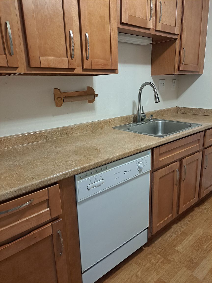 2716 Oak Rd photo 2