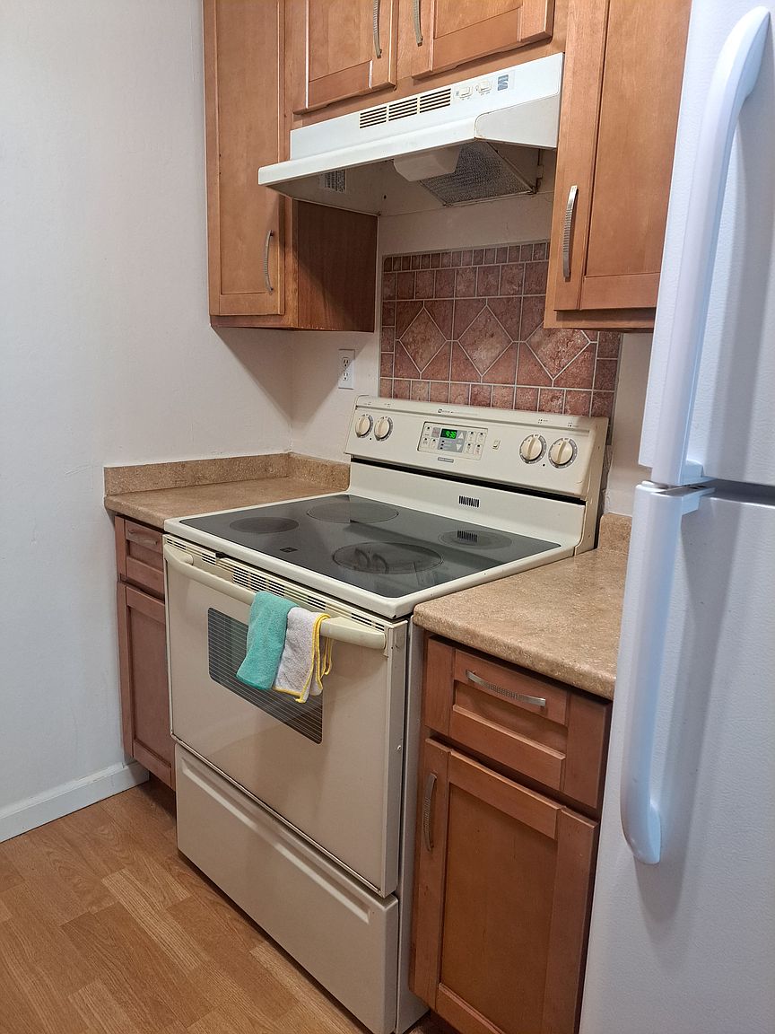 2716 Oak Rd photo 3