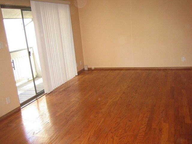 2720 Oak Rd photo 2